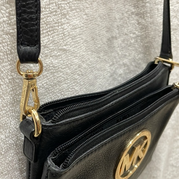 Black leather Michael Kors crossbody purse - Picture 4 of 5